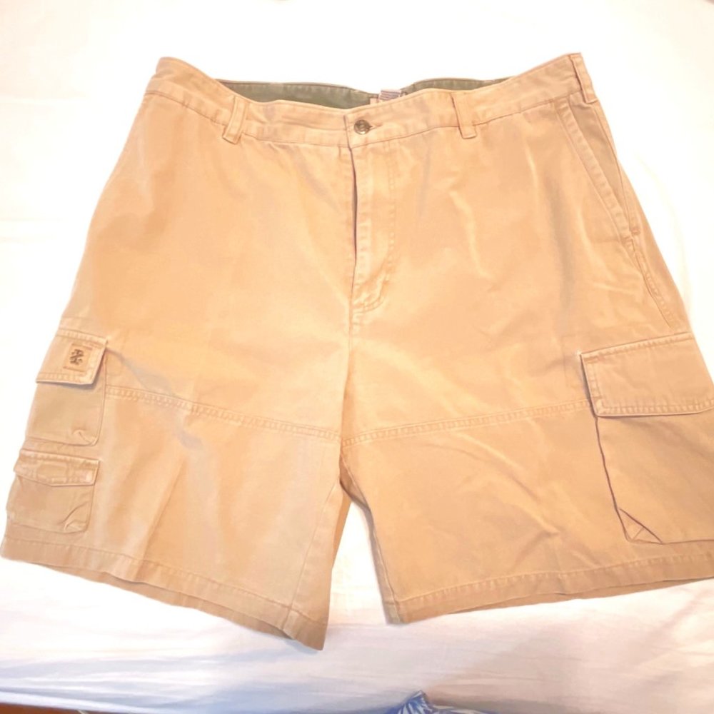 IZOD Men's tan shorts, flat front, waist 40
